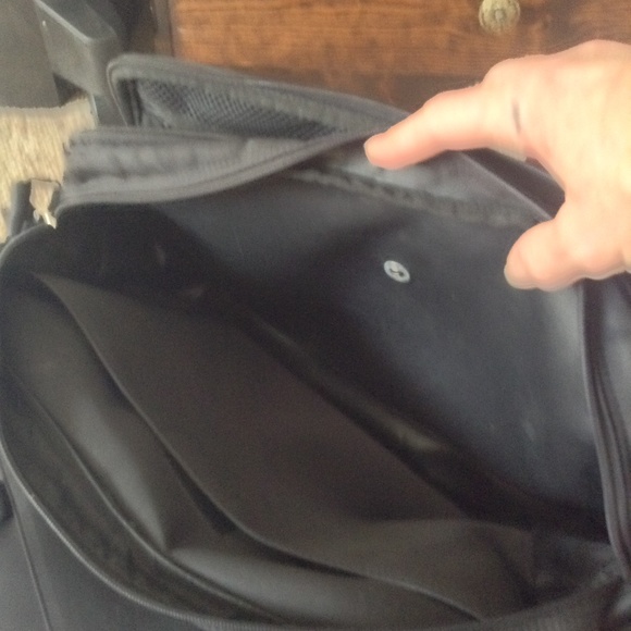 Well loved GUESS computer bag - Picture 6 of 8